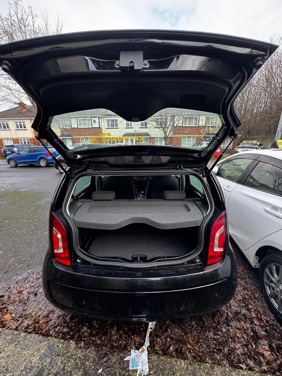 Volkswagen High UP / km 61,500 / heated seats - Image 4