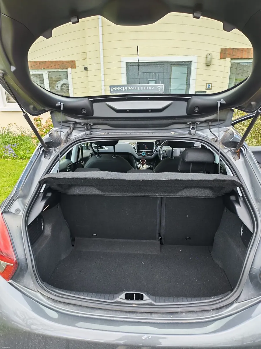 Peugeot 208 2015 - Image 2