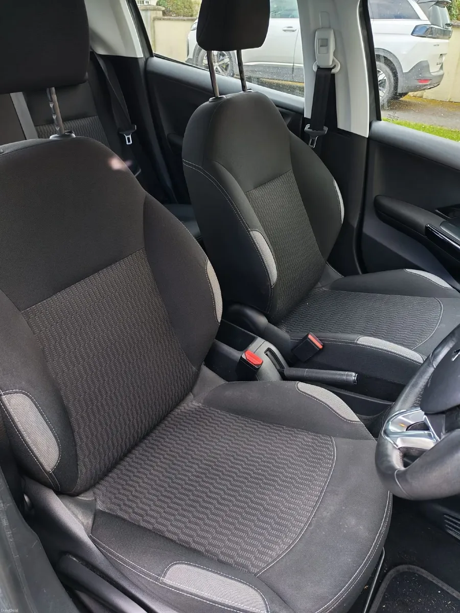 Peugeot 208 2015 - Image 4
