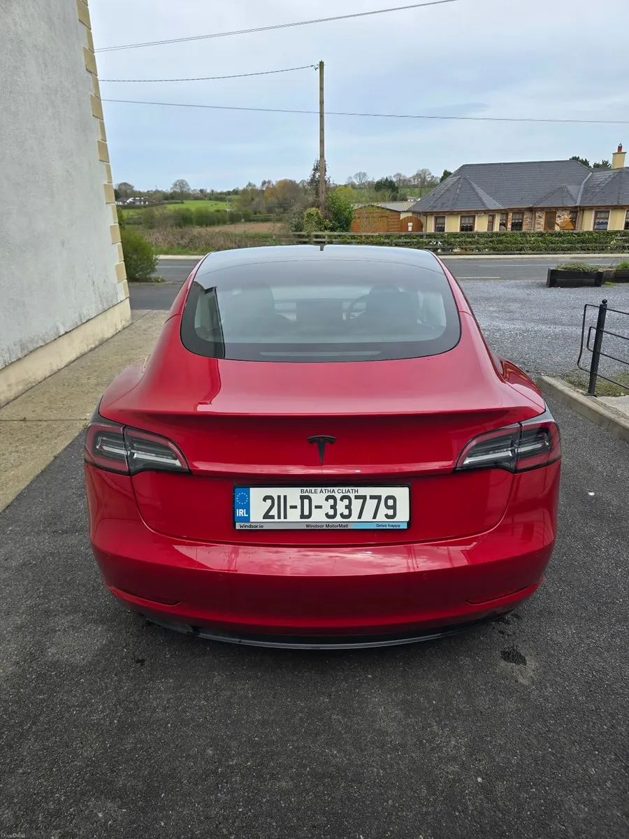 211 Tesla Model 3 Standard Plus RWD - Image 2