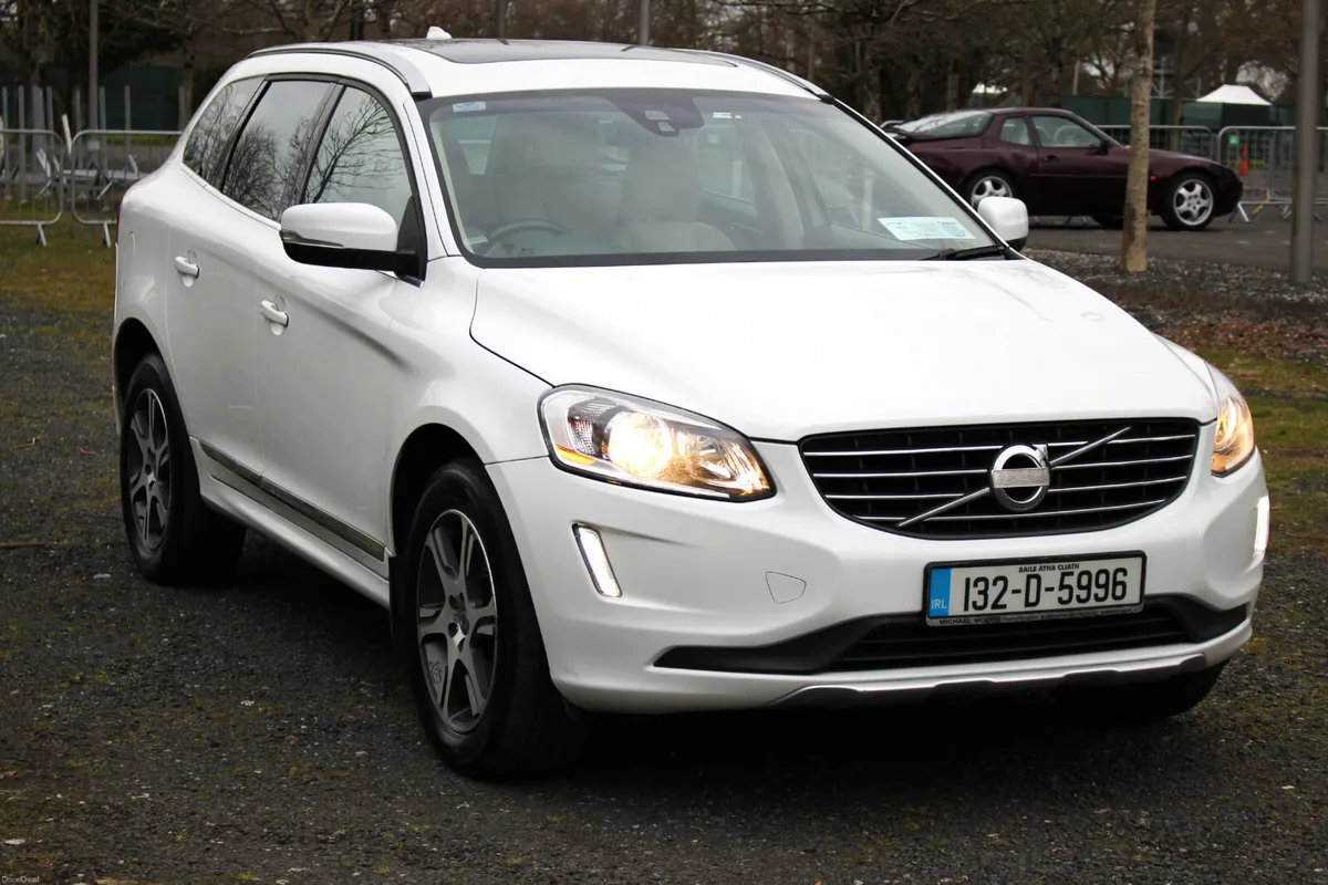Volvo XC60 D4 2.4 AWD LUX SE /AUTO/F.S.H./PAN ROOF - Image 2