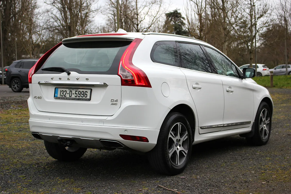 Volvo XC60 D4 2.4 AWD LUX SE /AUTO/F.S.H./PAN ROOF - Image 4