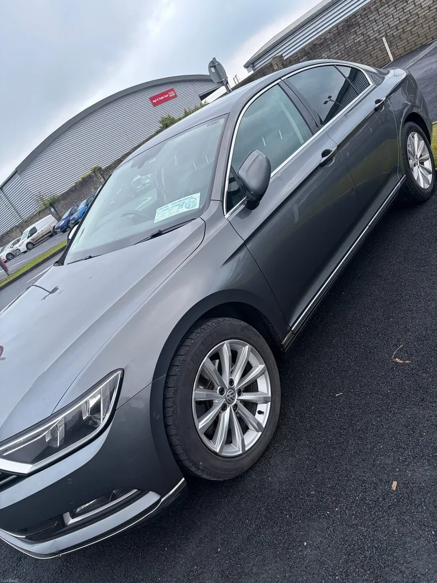 Volkswagen Passat - Image 2