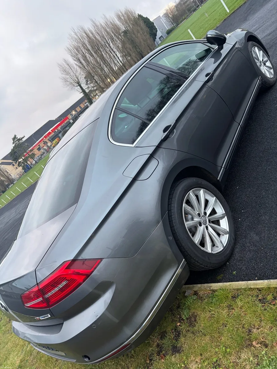 Volkswagen Passat - Image 4