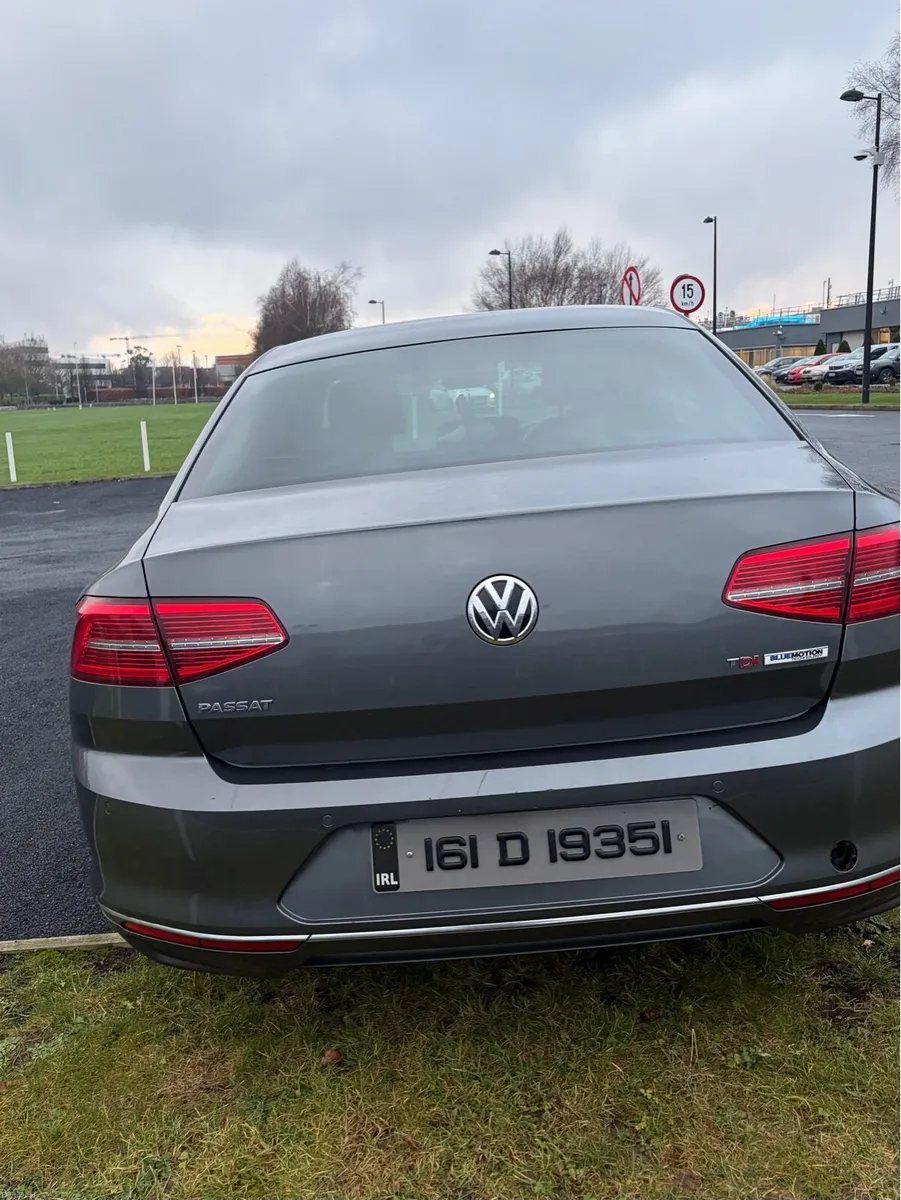 Volkswagen Passat - Image 3