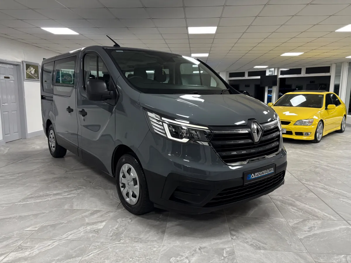 2023 Renault Trafic Business 9 Seater Automatic - Image 4