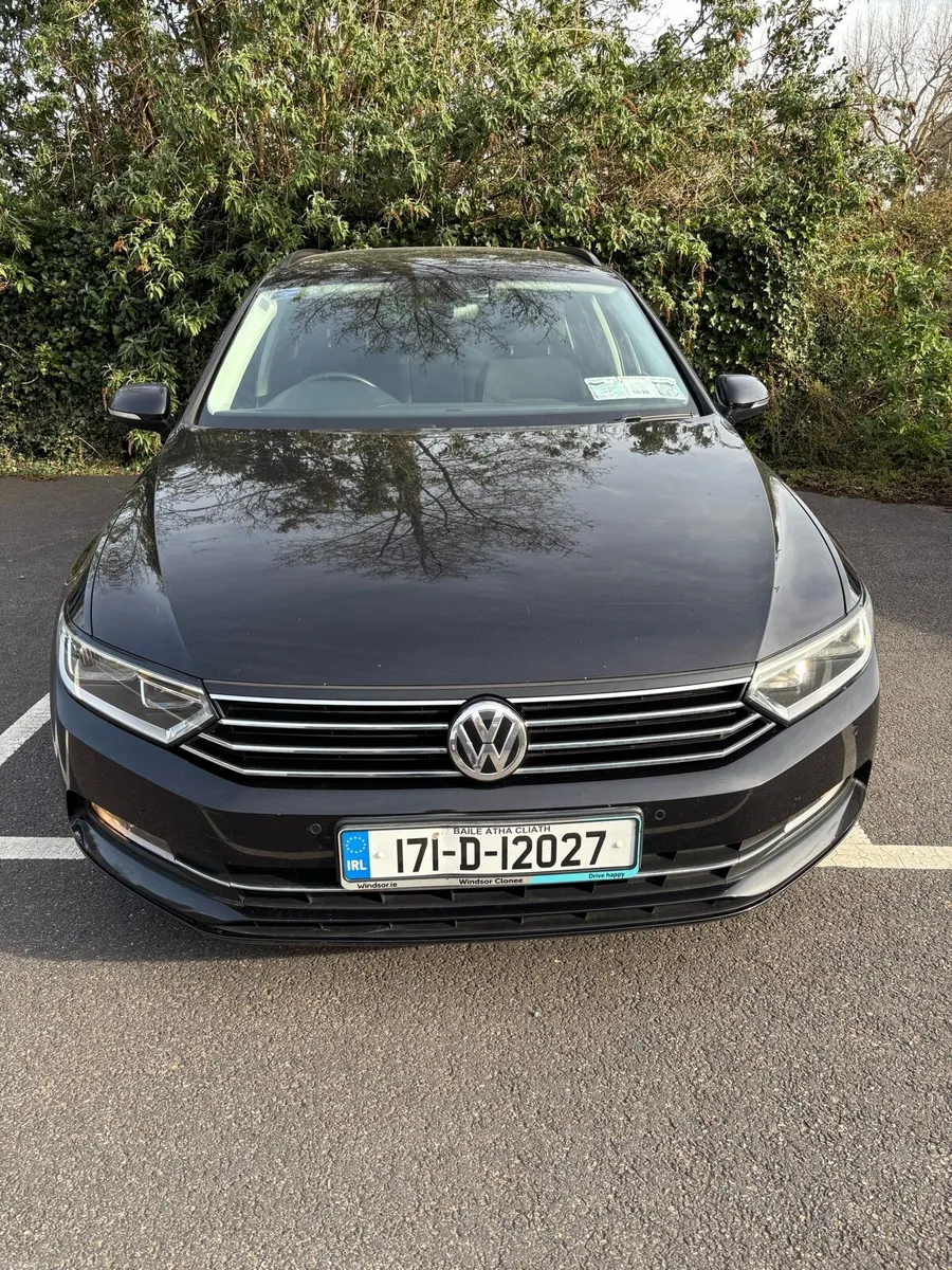 Volkswagen Passat 2017 - Image 2