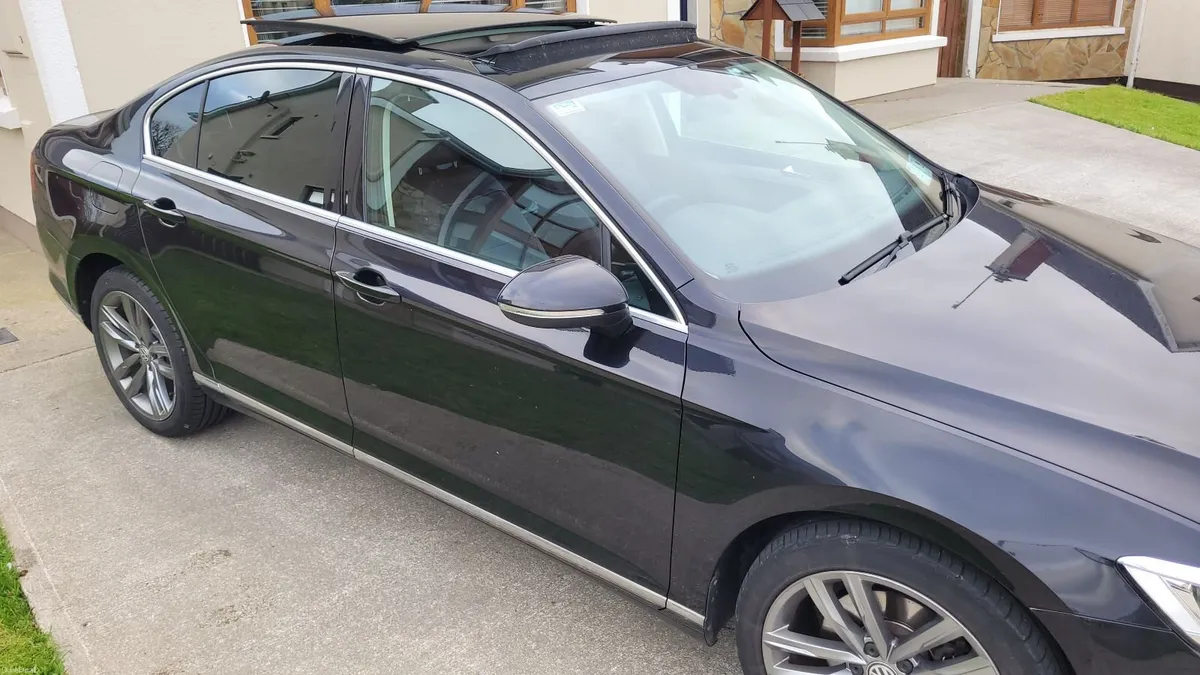 Volkswagen Passat 2018 - Image 2