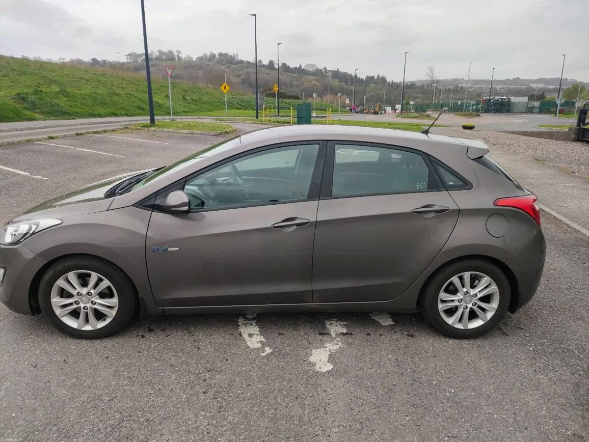 Hyundai i30 - Image 2