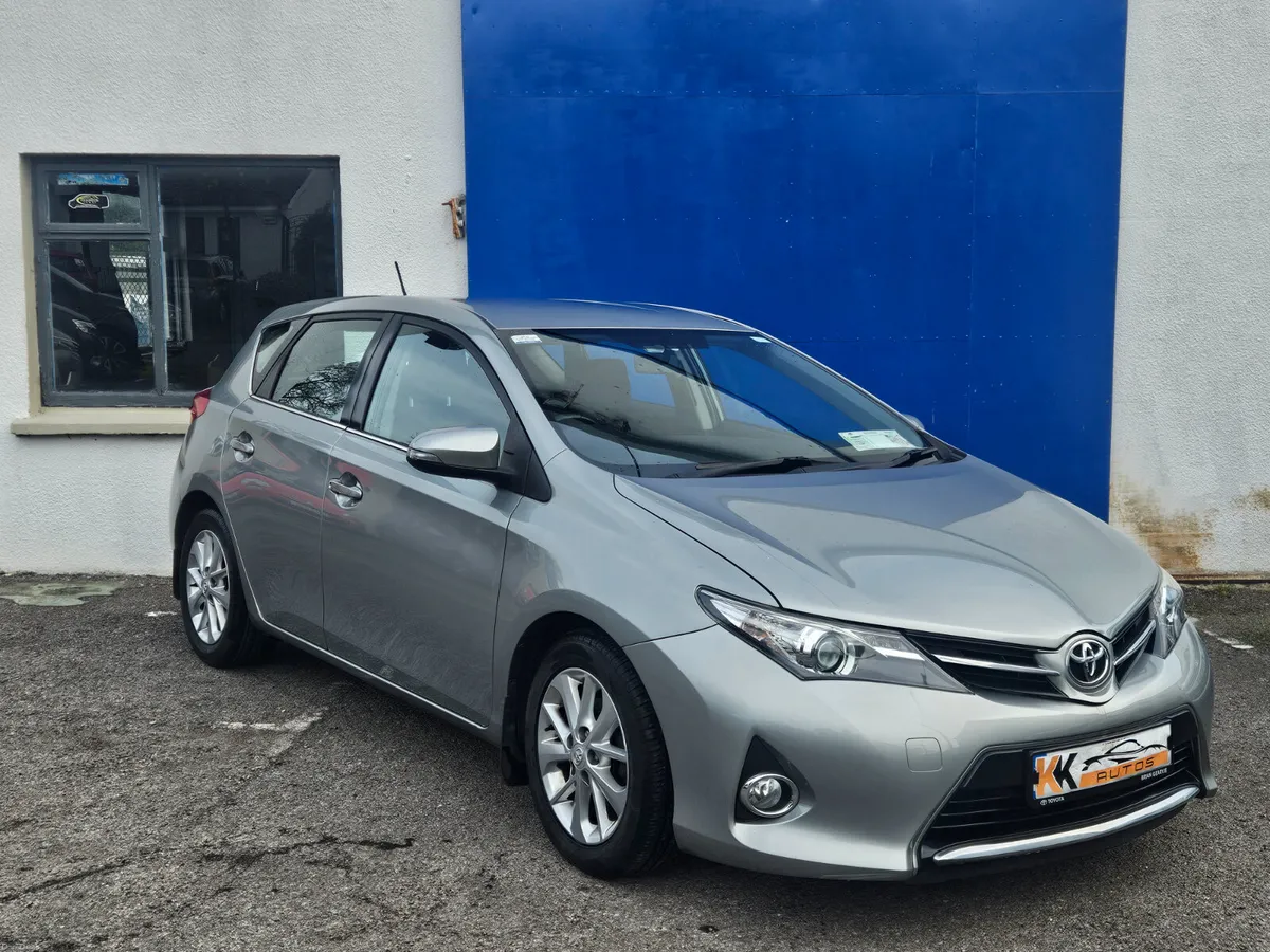 Toyota Auris 2013 - Image 1