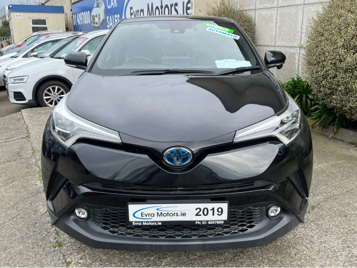 Toyota C-HR SOL NERO AUTOMATIC 1.8 PETROL HYBRID / - Image 2