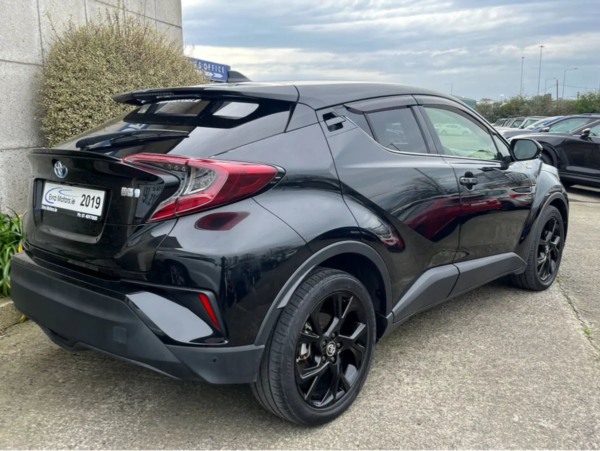 Toyota C-HR SOL NERO AUTOMATIC 1.8 PETROL HYBRID / - Image 4