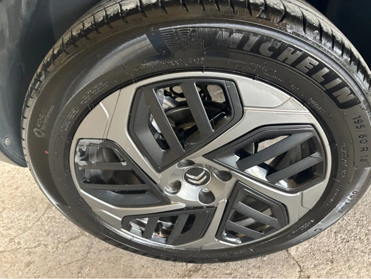 Citroen C4 FEEL PURETECH 100 MY22.3 4DR - Image 3