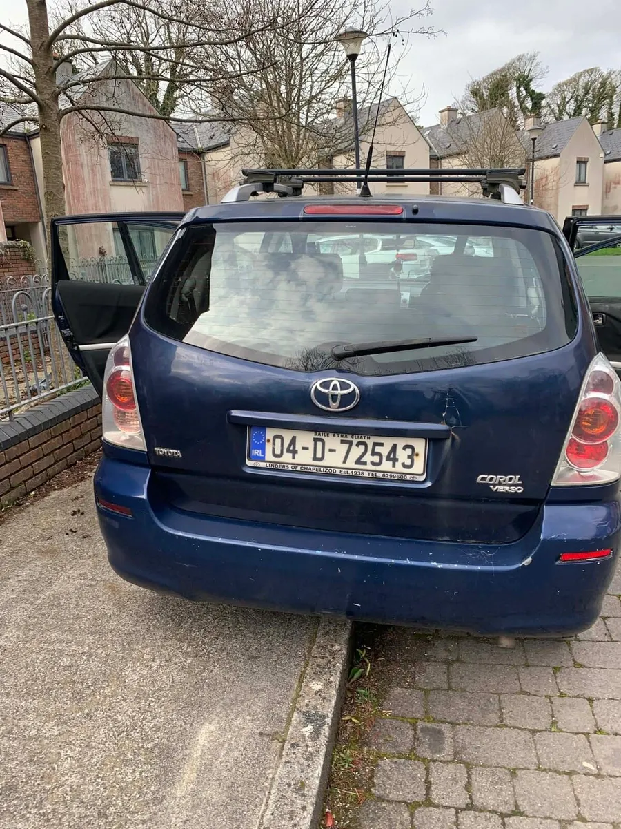 Toyota Corolla blue 2004 7 seater - Image 4