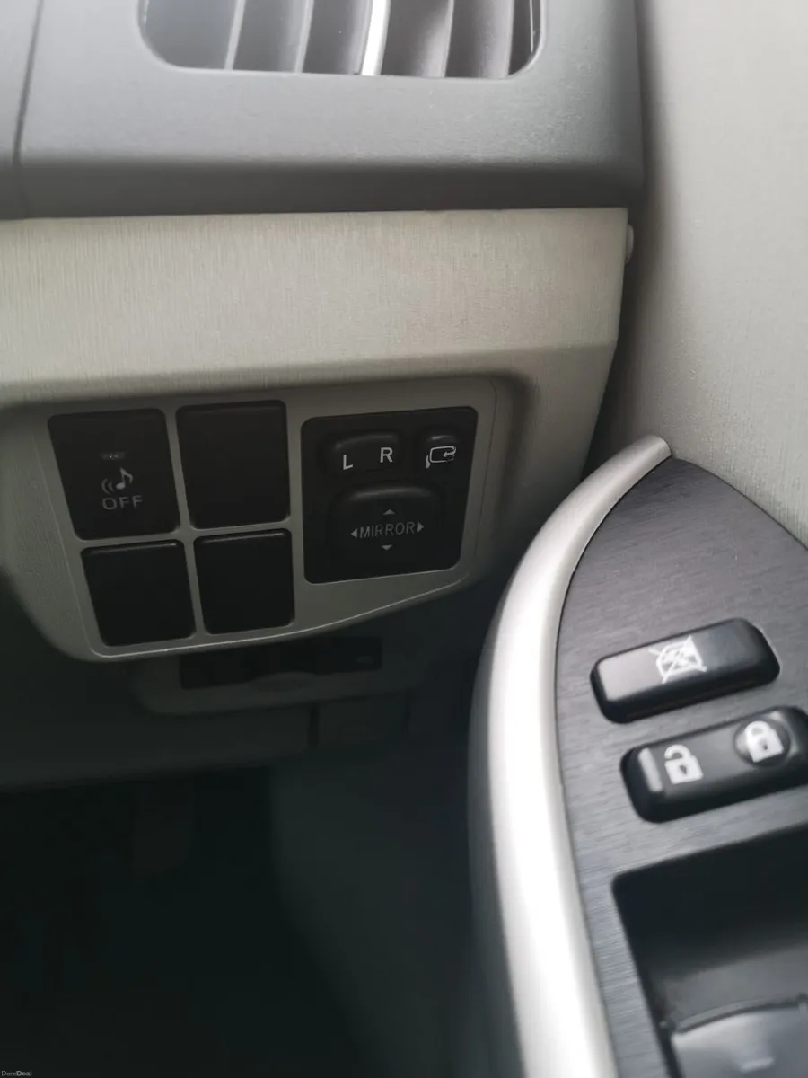 Toyota Prius 2012 - Image 2