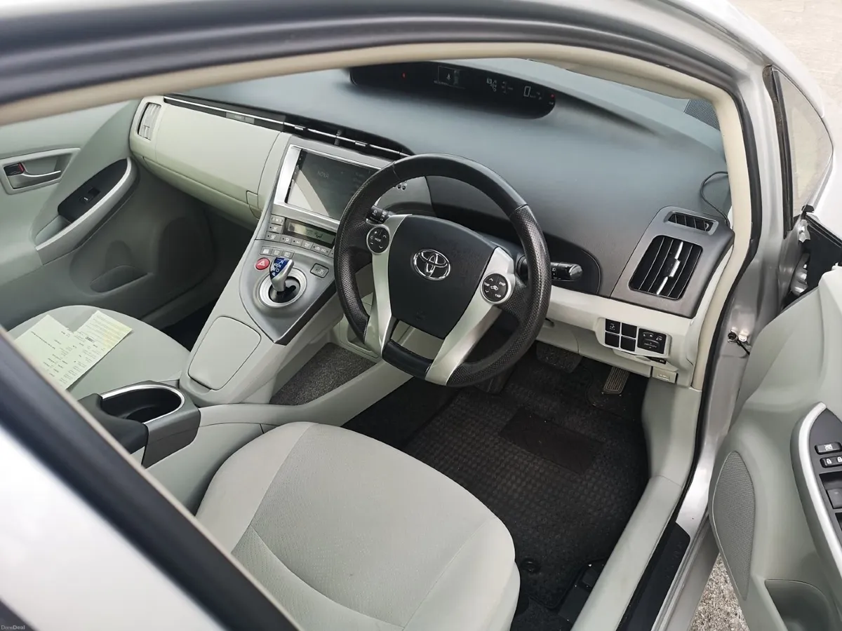 Toyota Prius 2012 - Image 4