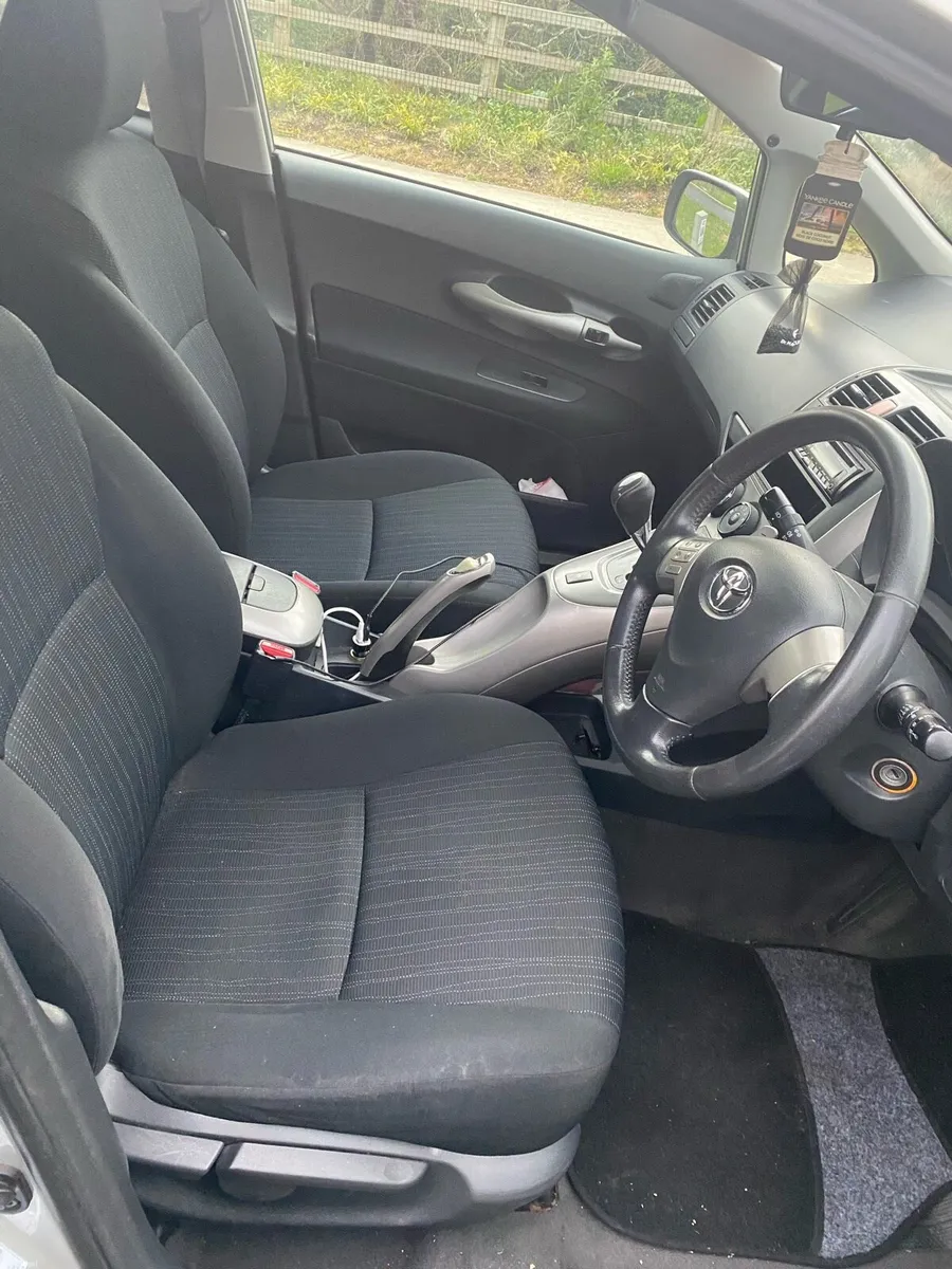 2009 Toyota Auris 1.4 Diesel Automatic - Image 2