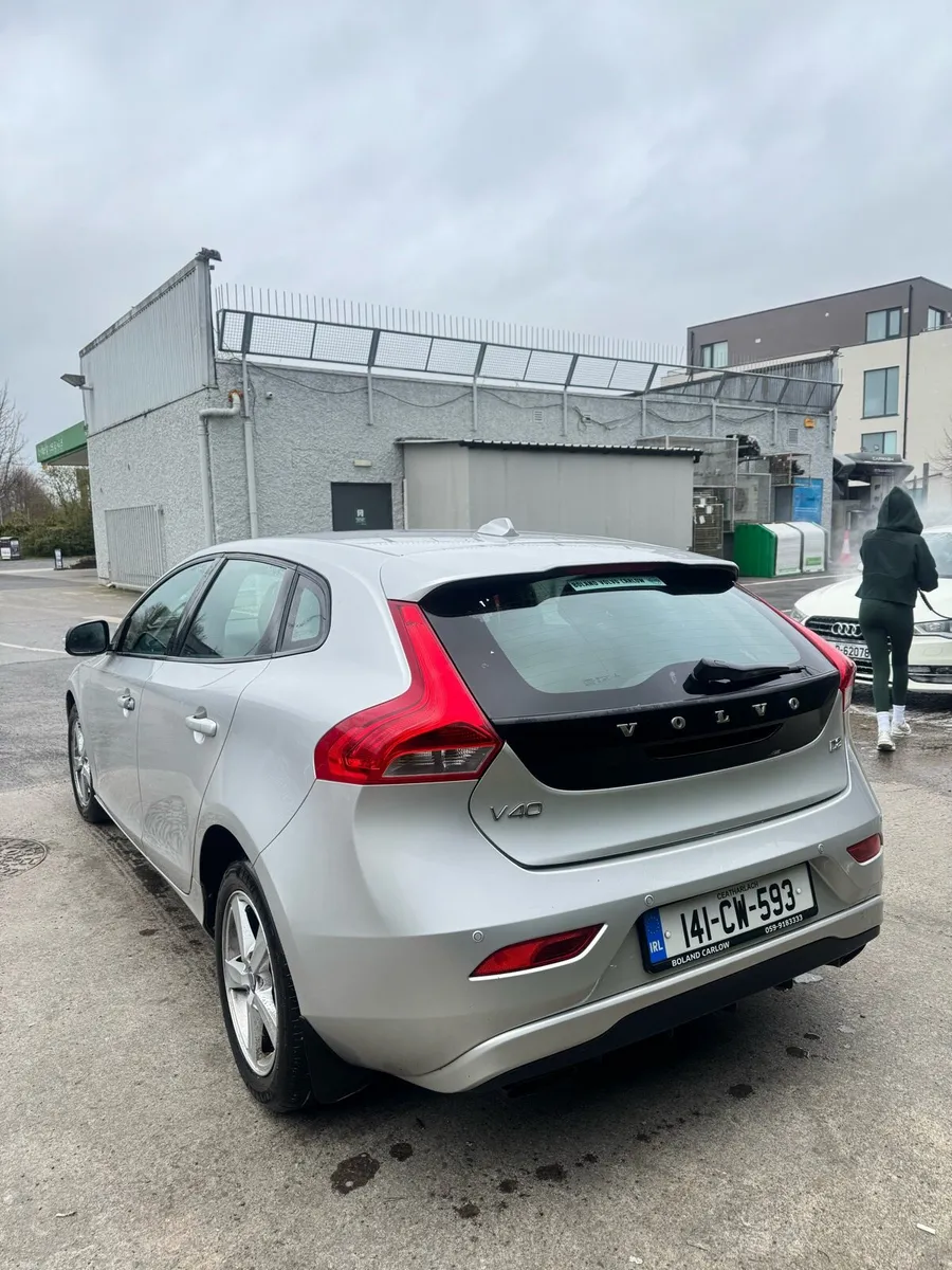 Volvo v40 1.6 diesel €4199 - Image 4