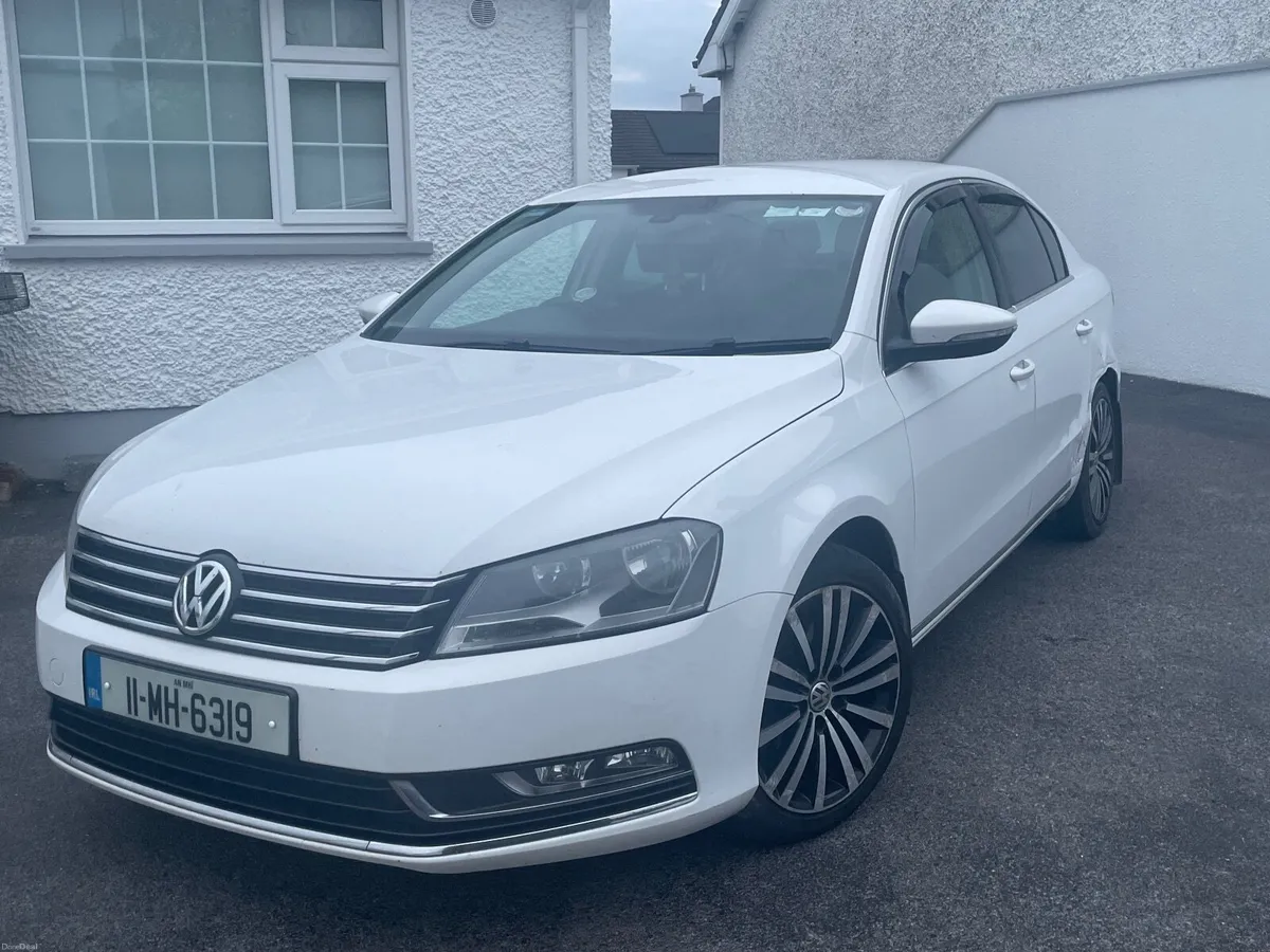 Volkswagen Passat 2011 - Image 2