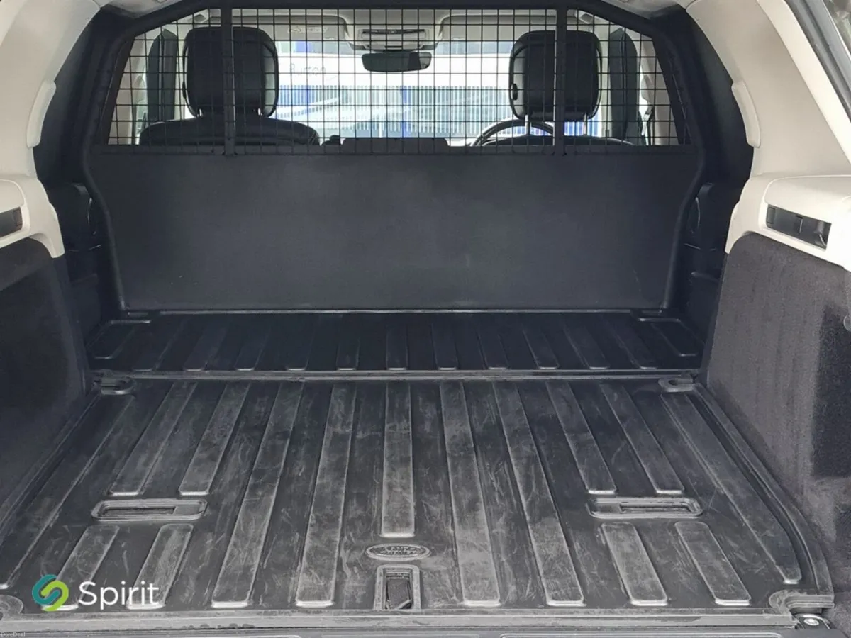 Land Rover Discovery 3.0 SD6 SE Campaign - Image 5