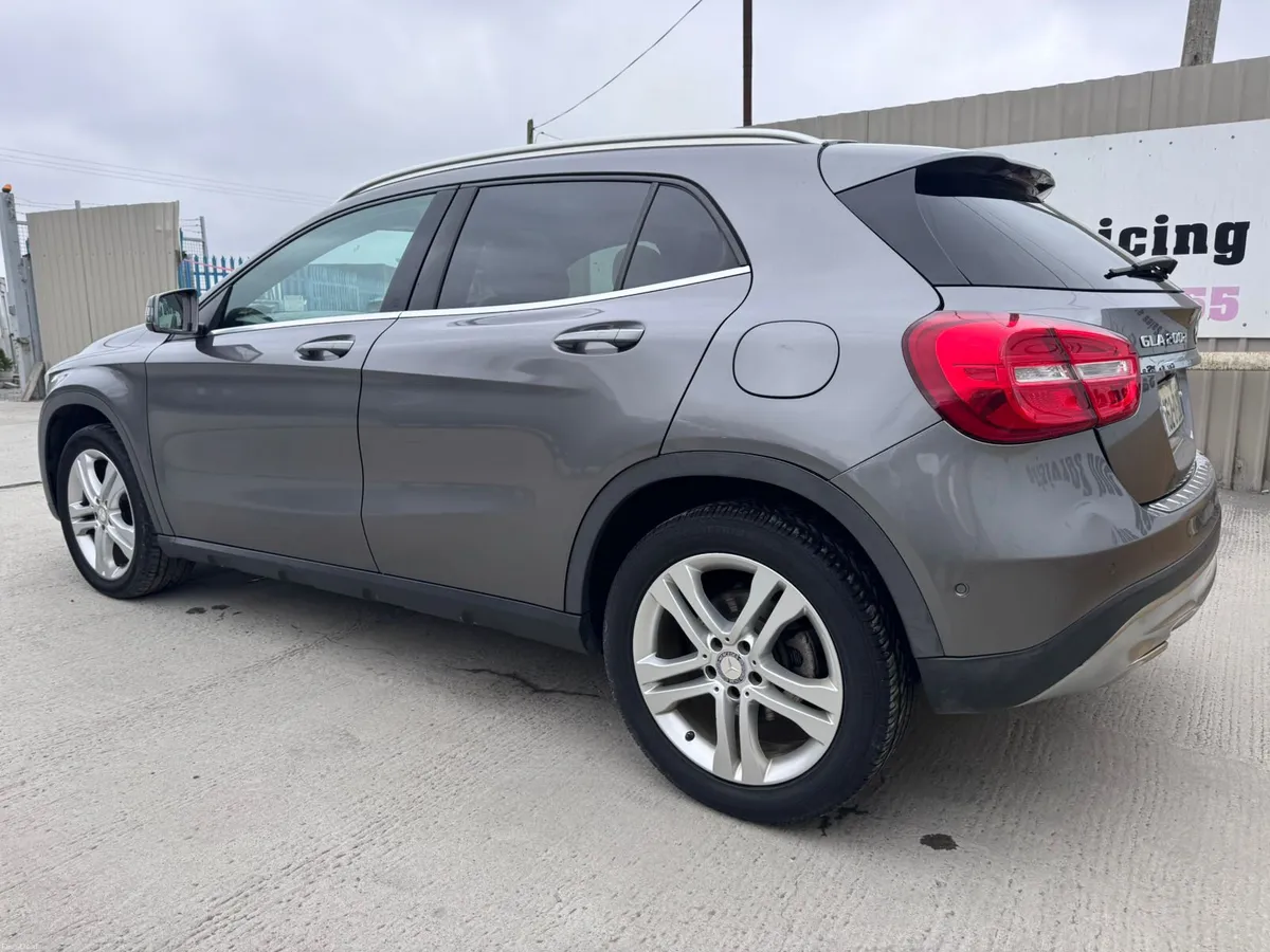 162 Mercedes GLA 200 D SPORT PREMIUM + AUTO 5DR - Image 3