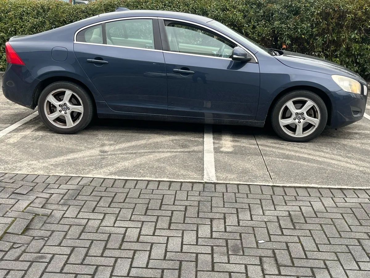 2011 Volvo S60, NCT 5/27, VERY CLEAN - Image 2