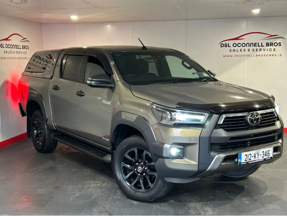 Toyota Hilux 2.8 INVINCIBLE AUTO 4DR A - Image 1