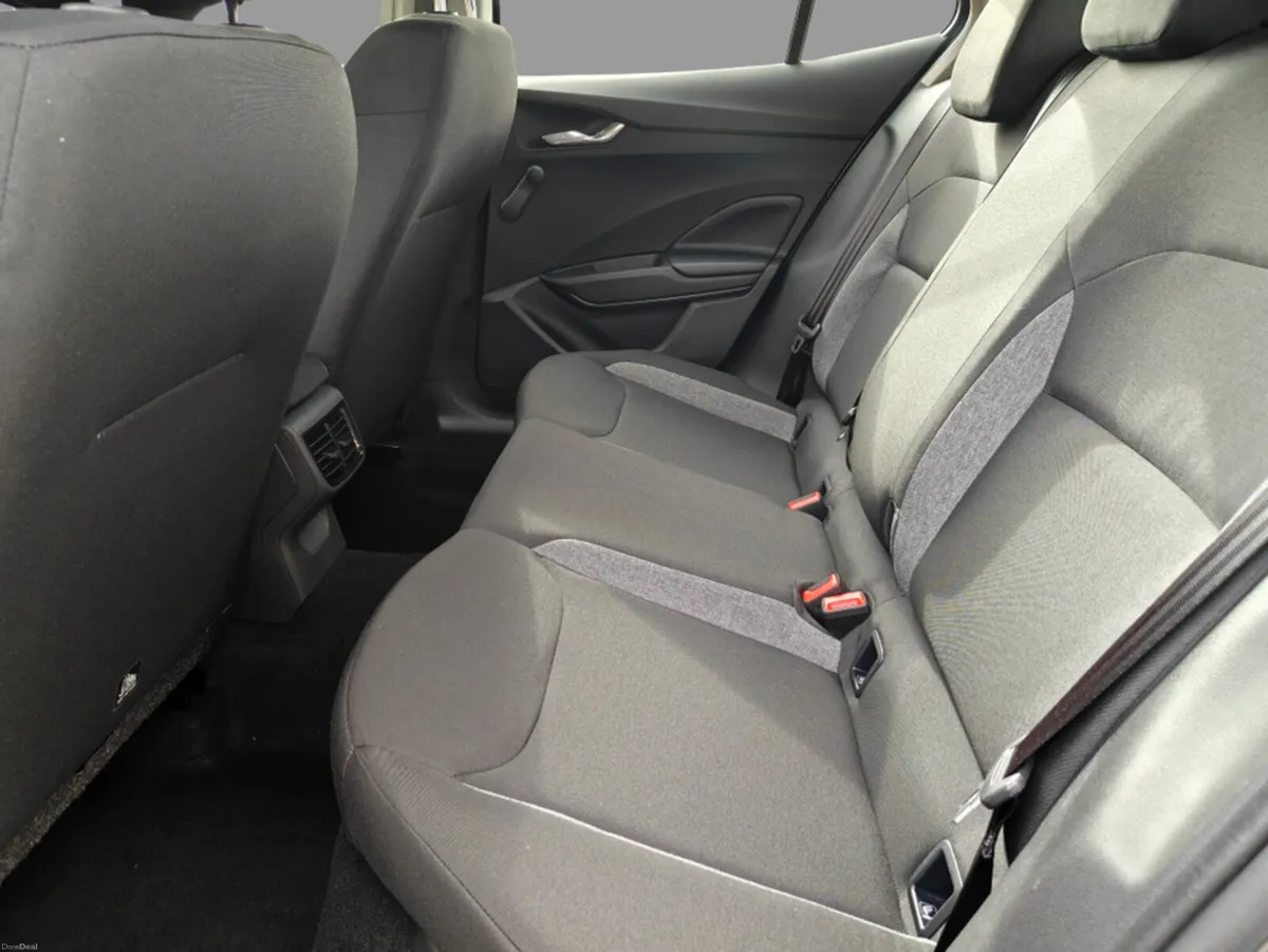 Skoda Fabia ESSENCE 1.0 MPI 80 BHP- DELIVERY KM- A - Image 4