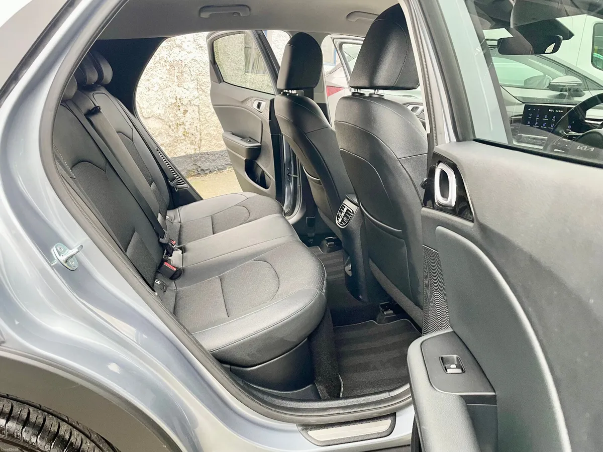 Kia XCeed 1.6 GDI Petrol Plug-In Hybrid Auto,2024 - Image 4