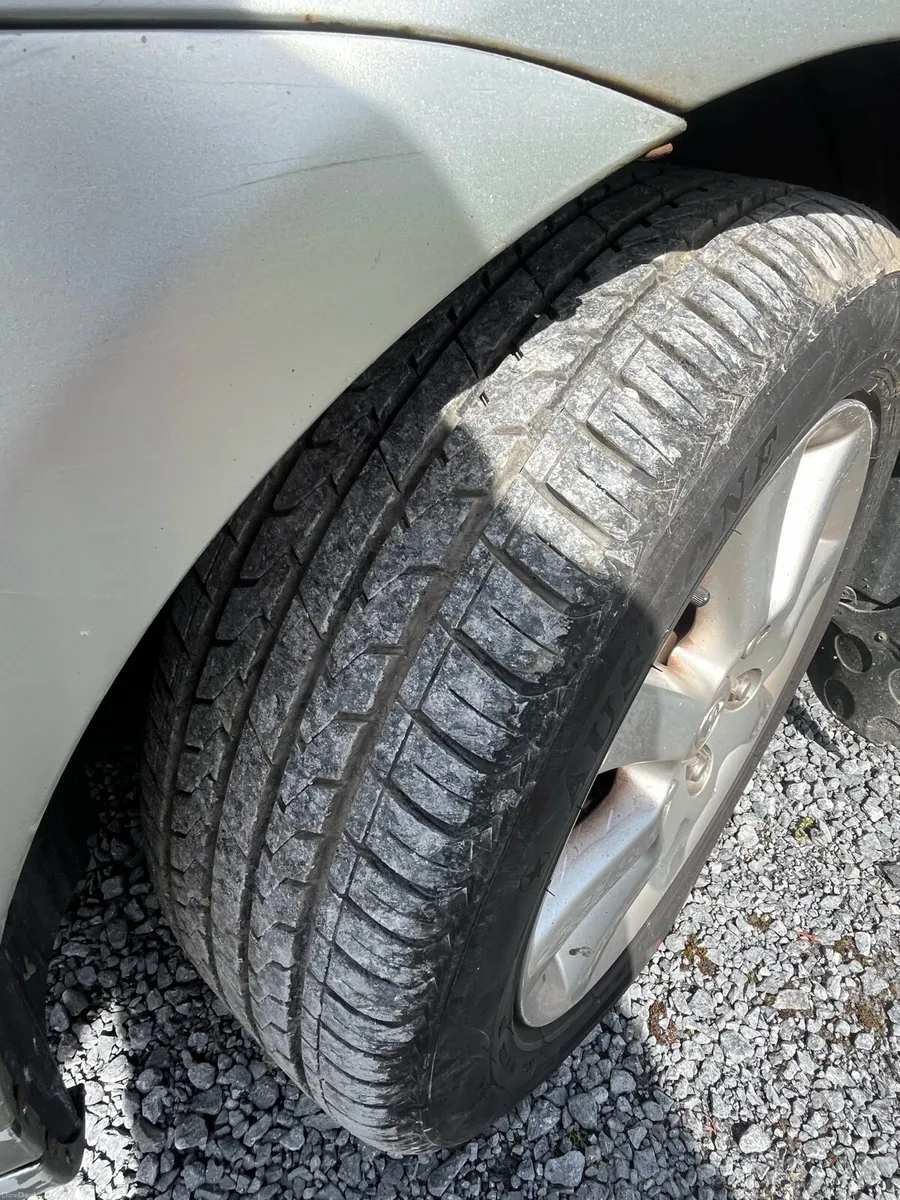 Toyota Corolla verso 12 months nct - Image 4