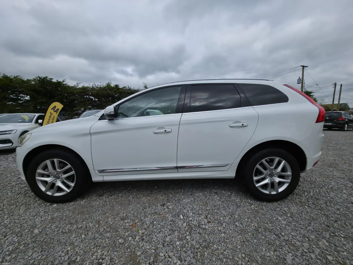 2017 Volvo XC60 - Image 2