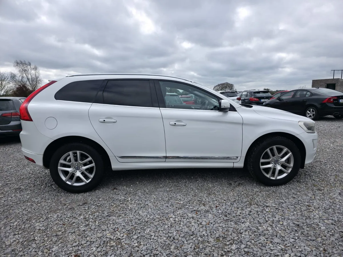 2017 Volvo XC60 - Image 6
