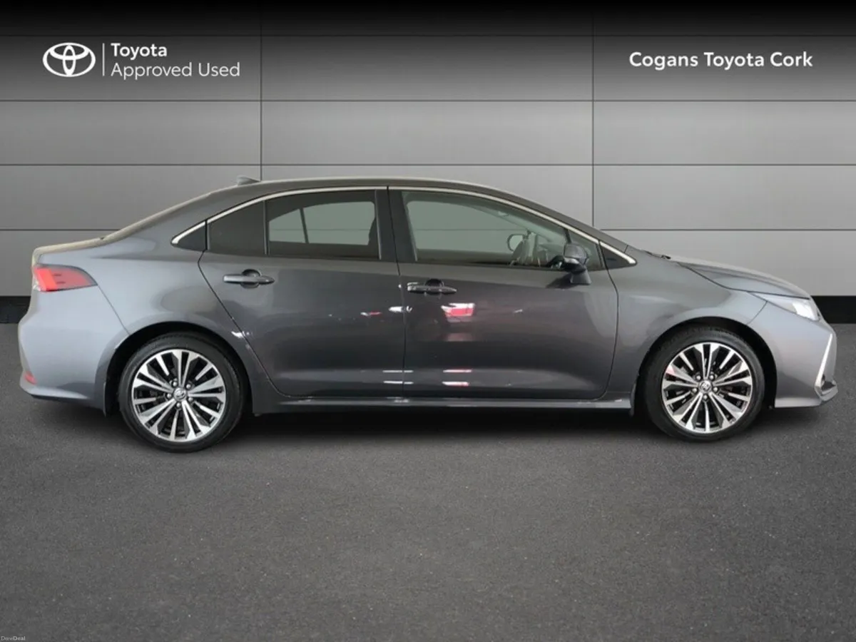 Toyota Corolla COROLLA LUNA SPORT SALOON - Image 3