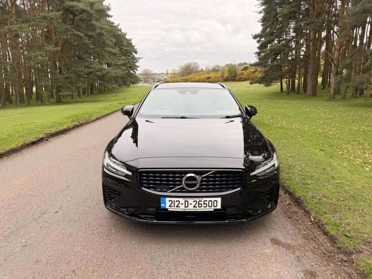 Volvo V60 2021 AWD R Design - Image 2