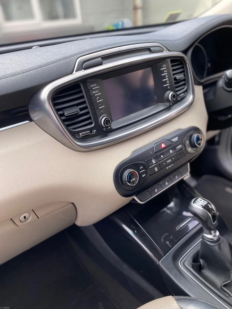 Kia Sorento 2017 - Image 3