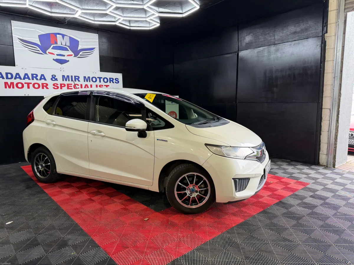 Honda Fit 2016 Hybrid - Image 3