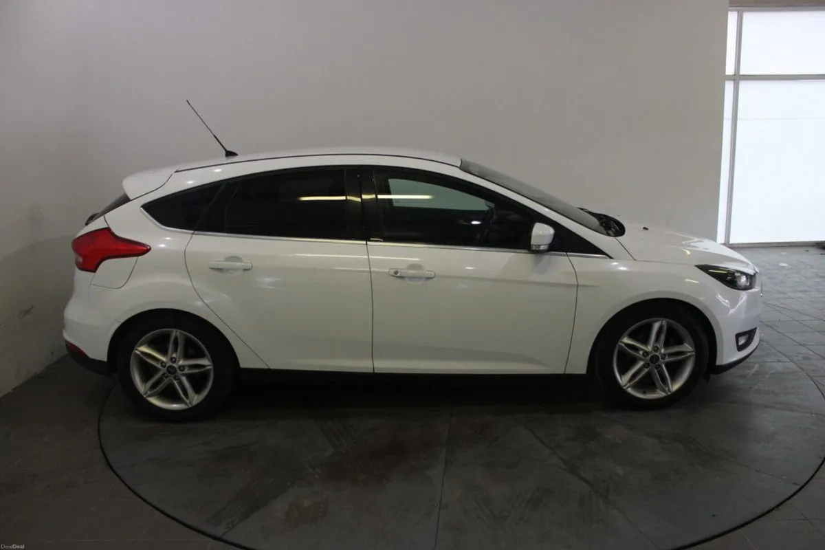 Ford Focus 1.0 Ecoboost Turbo 125PS ZETEC - TENDER - Image 2