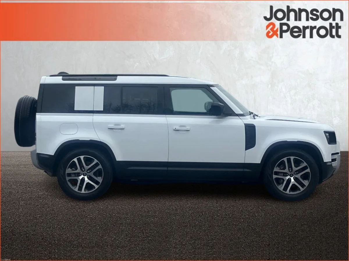 Land Rover Defender 110 2.0 Si4 PHEV 300 PS S Camp - Image 6