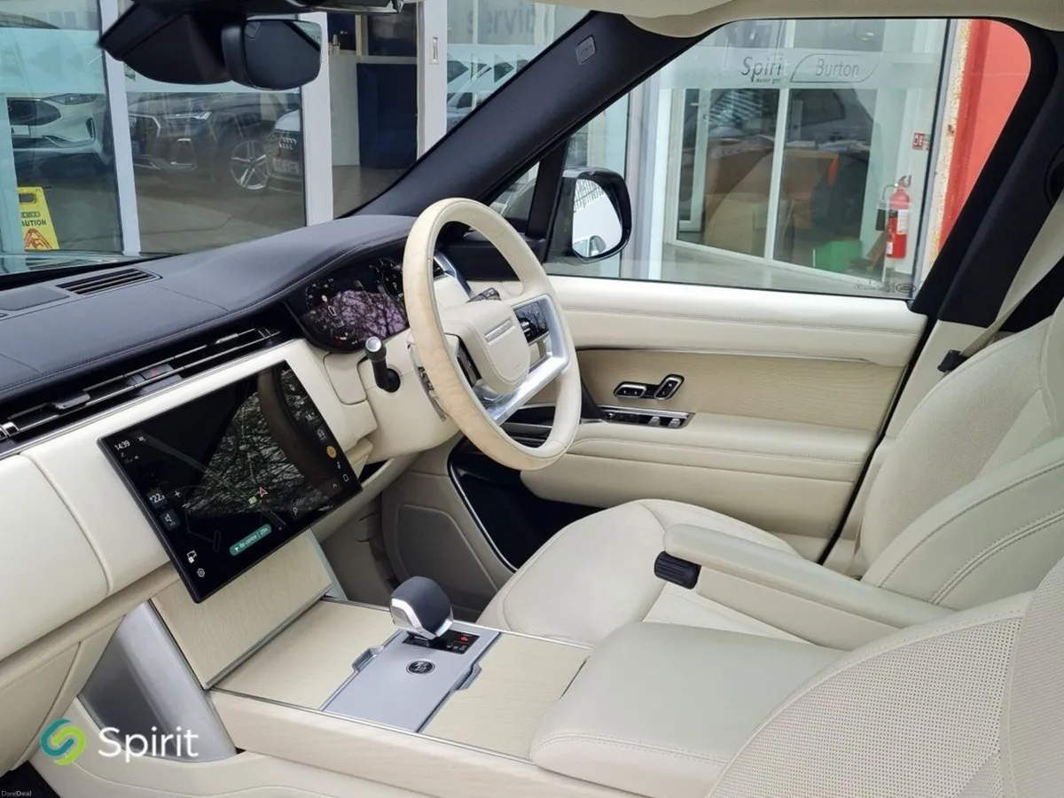 Land Rover Range Rover SWB 3.0  PHEV 3 YEARS WARRA - Image 3