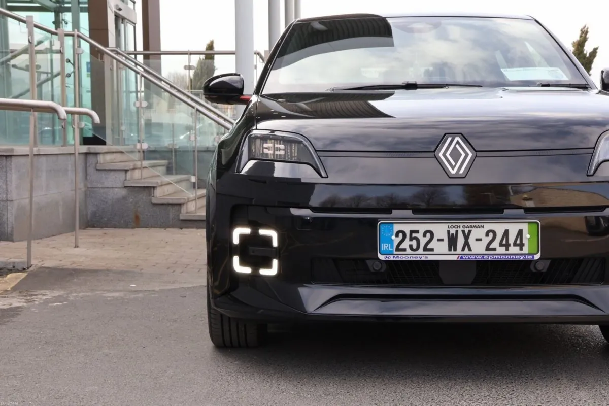 Renault 5 iconic 40kWh 120hp - Image 4