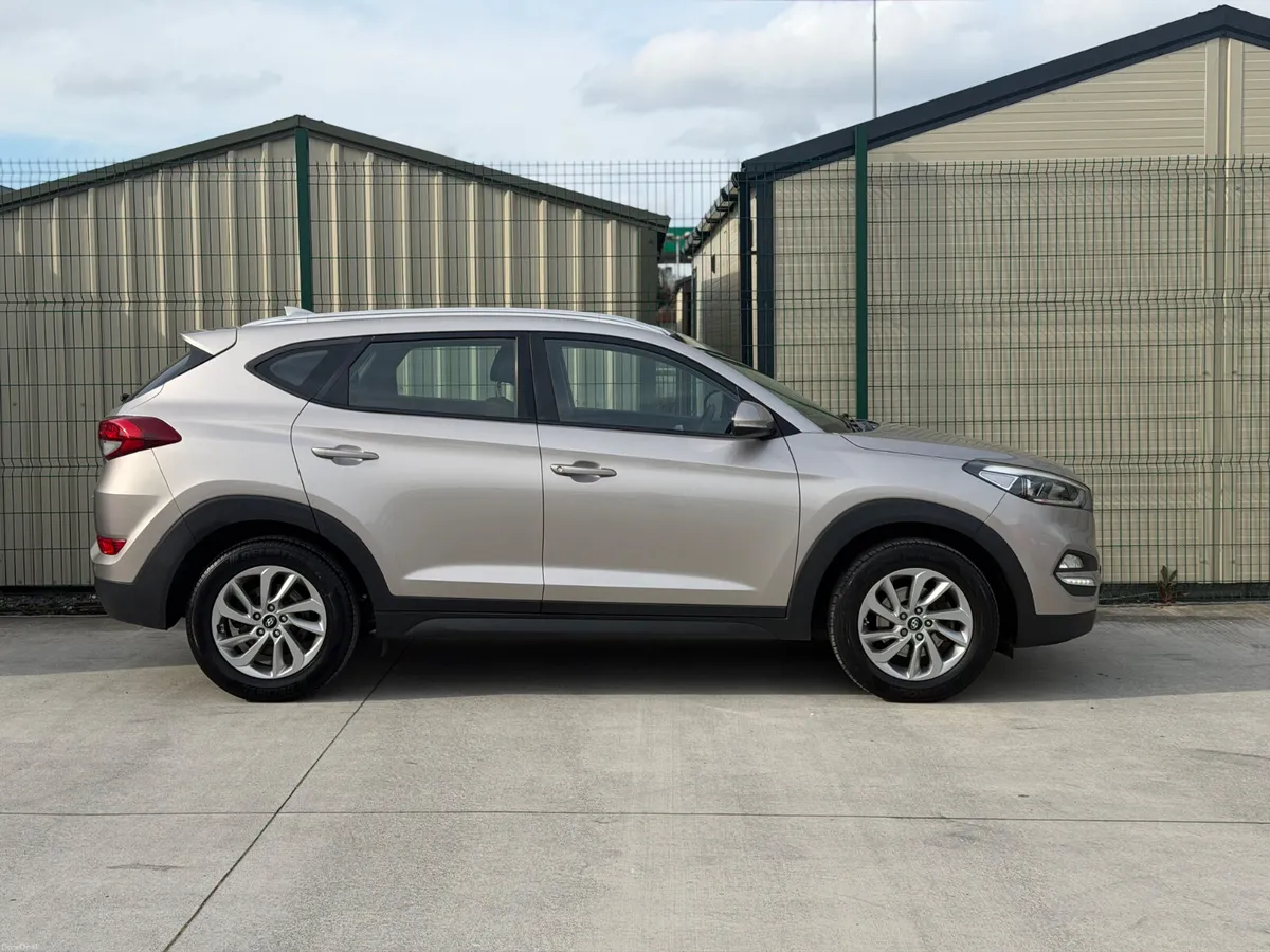 Hyundai Tucson 152 Premium Low Miles - Image 3