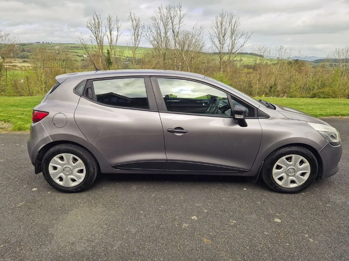 Renault Clio 2013 TCE 90 - Perfect first car - Image 1
