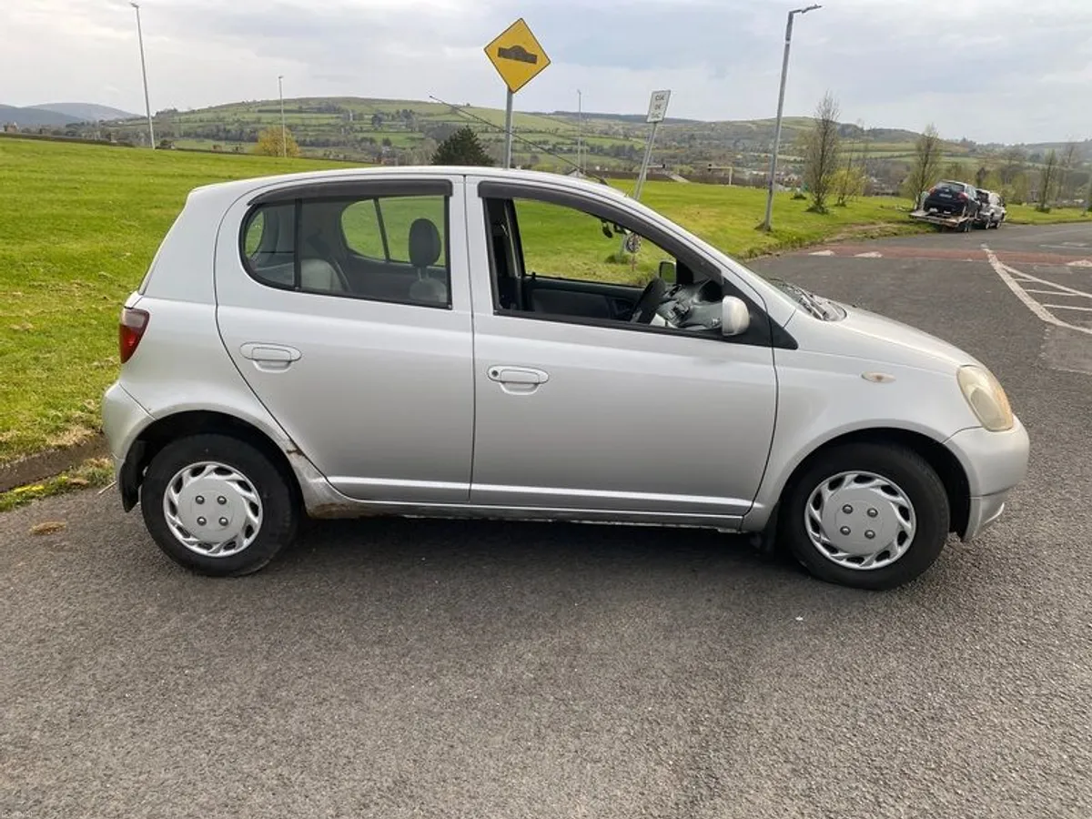 2000 Toyota Yaris - Image 4