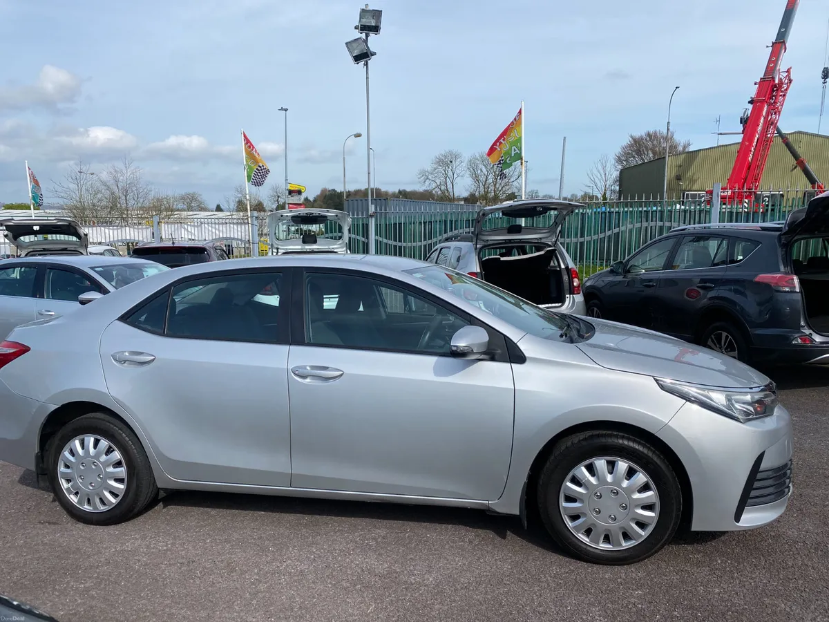 Toyota Corolla 2017 - Image 3