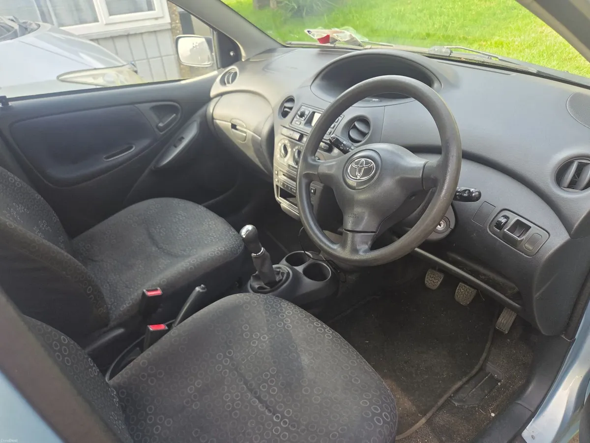 Toyota Yaris 2004 - Image 3