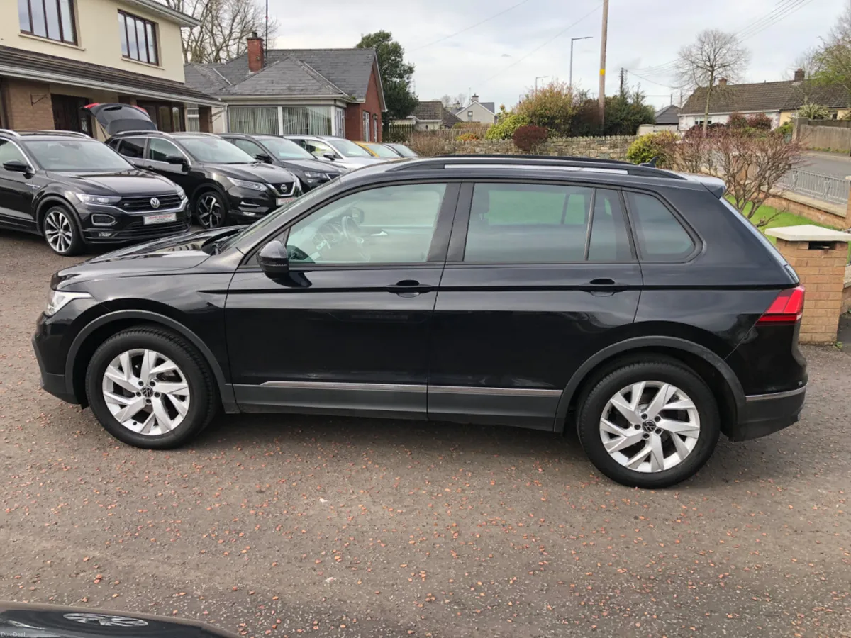 2023 Volkswagen Tiguan 2.0 TDI Life 150 BHP - Image 6