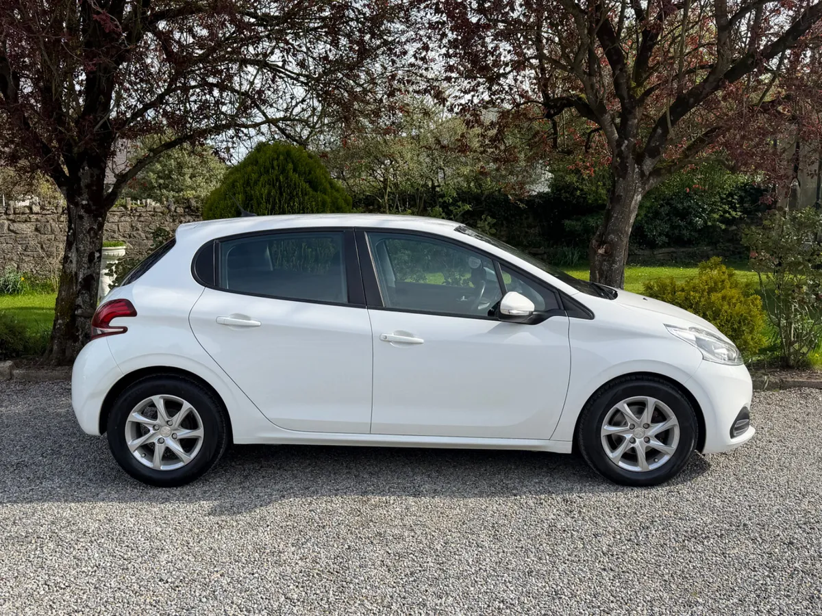 Peugeot 208 1 owner - Image 3