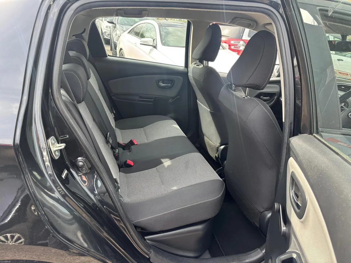Toyota Yaris 2016  HYBRID  AUTOMATIC  IRISH  CAR - Image 4