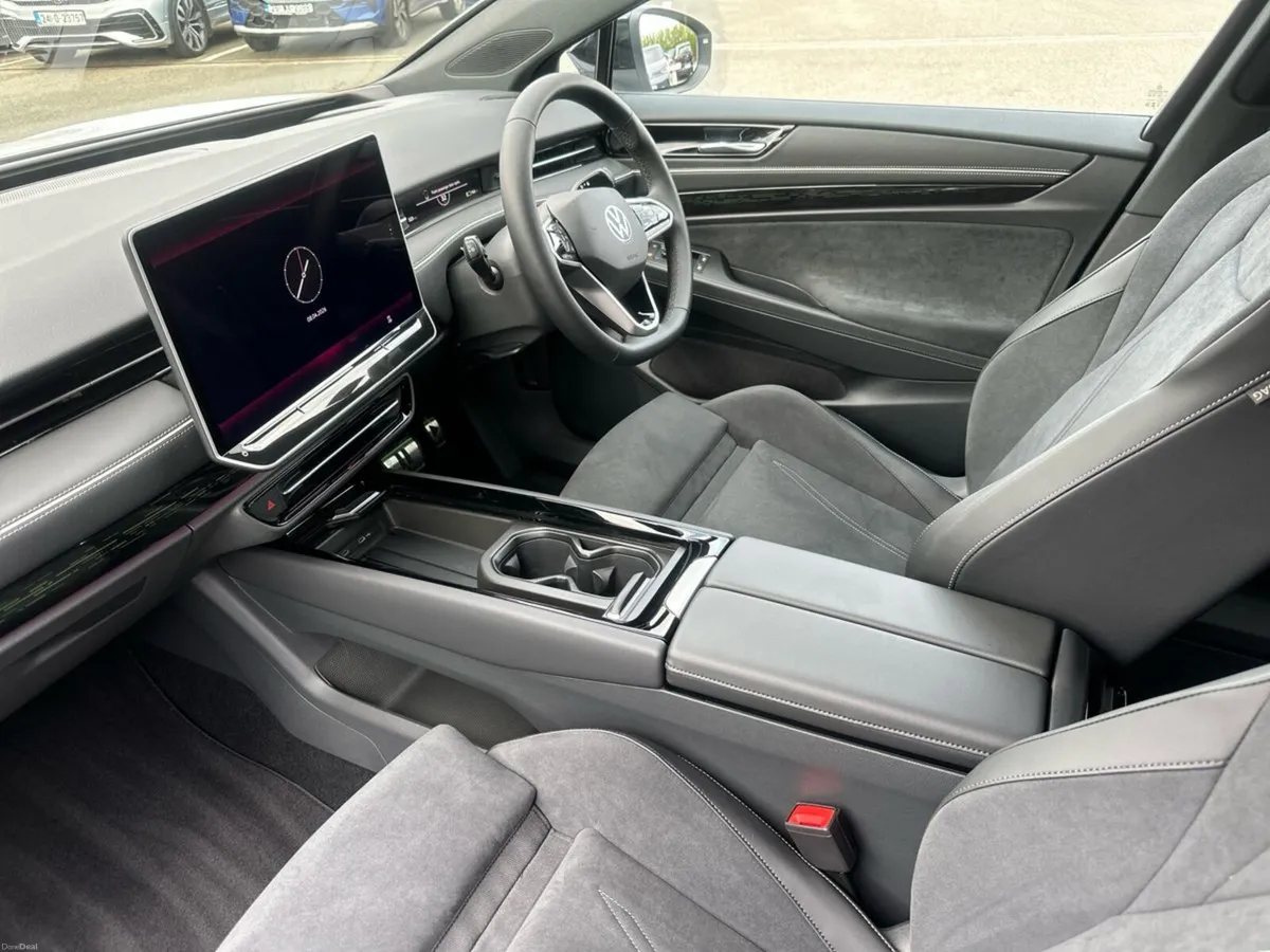 Volkswagen ID.7 Pro S Plus - Image 3