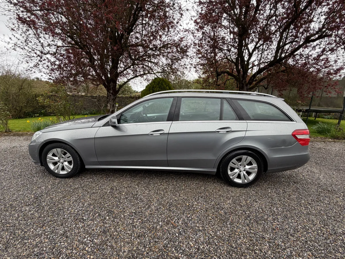 Mercedes-Benz E-Class 2012 - Image 6